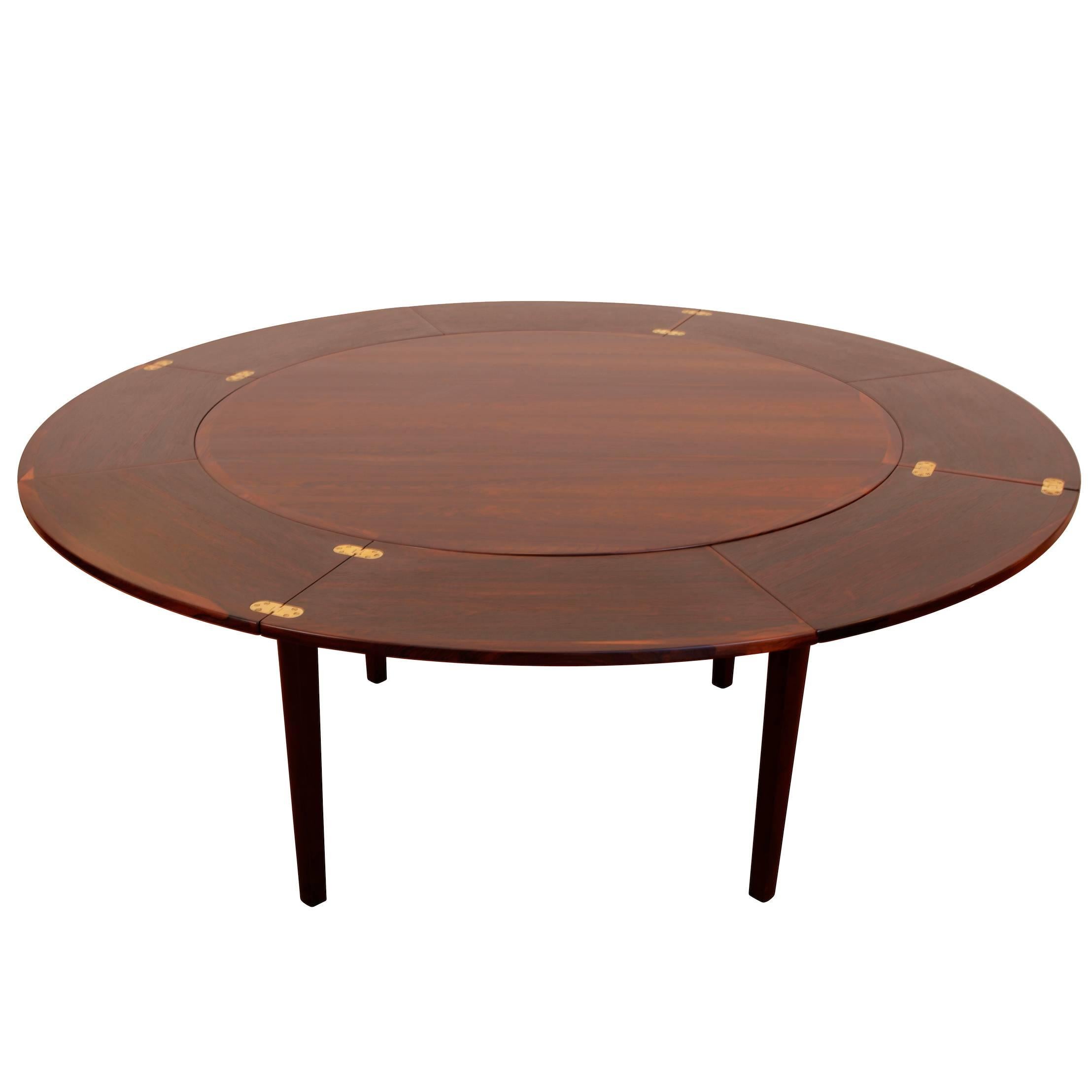 Dyrlund Dinning Table with Pull-Out Leaves