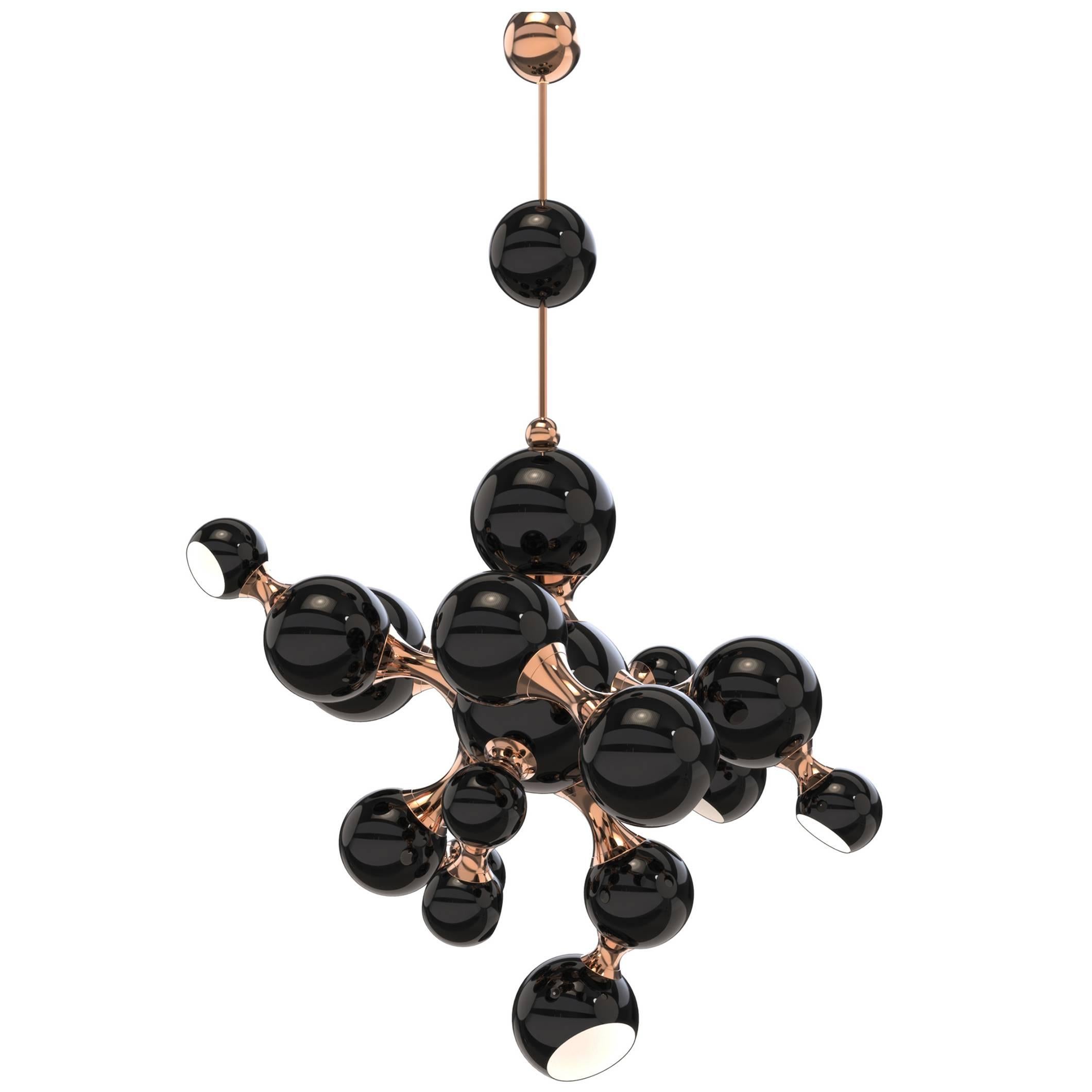 Kronleuchter aus schwarzer Perle mit Aluminium- und Messingstruktur in Kupferoberfläche im Angebot