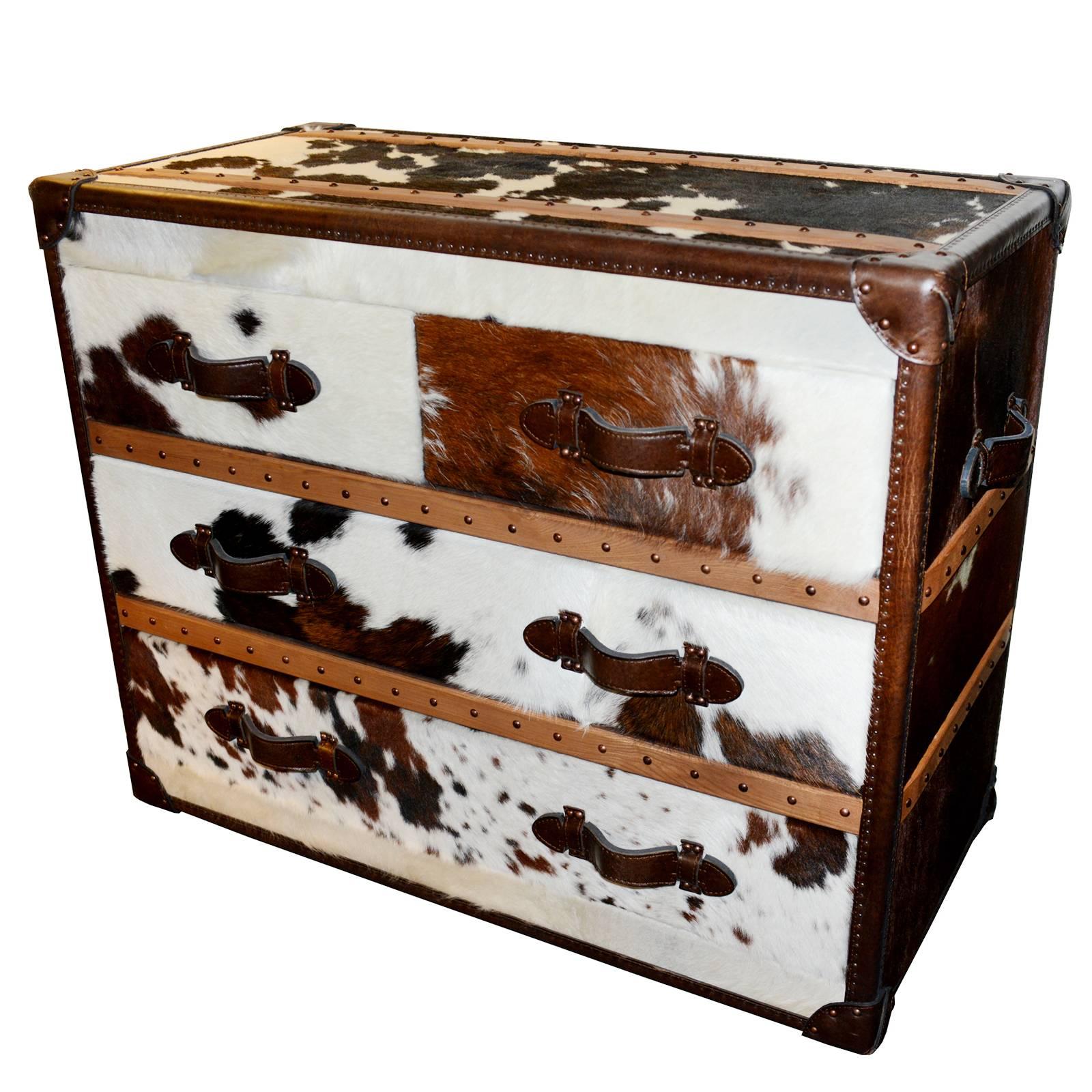 Rancho Chest of Drawers with White and Brown Cow-Hide and Genuine Leather For Sale