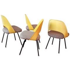 Eero Saarinen Fiberglass Side Chairs for Knoll