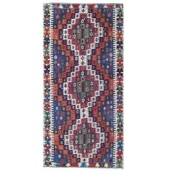 Tapis ancien artisanal Tapis oriental caucasien Kilim Tapis de couloir en vente