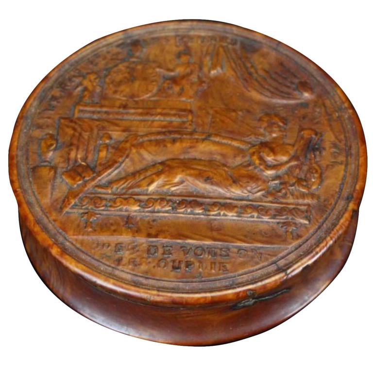 Empire French Pressed Wood Snuff Box, Early 19th Century For Sale at