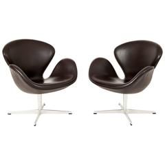 Arne Jacobsen Pair of Swan Chairs