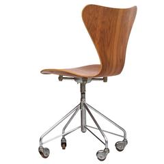 Arne Jacobsen Office Chair Model 3117 by Fritz Hansen in Denmark