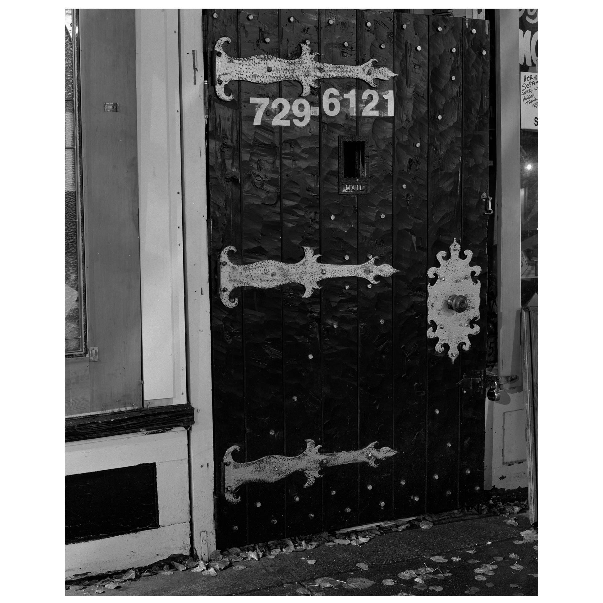 Jeff Wall Fortified Door Impression - Impression murale 2008 en vente