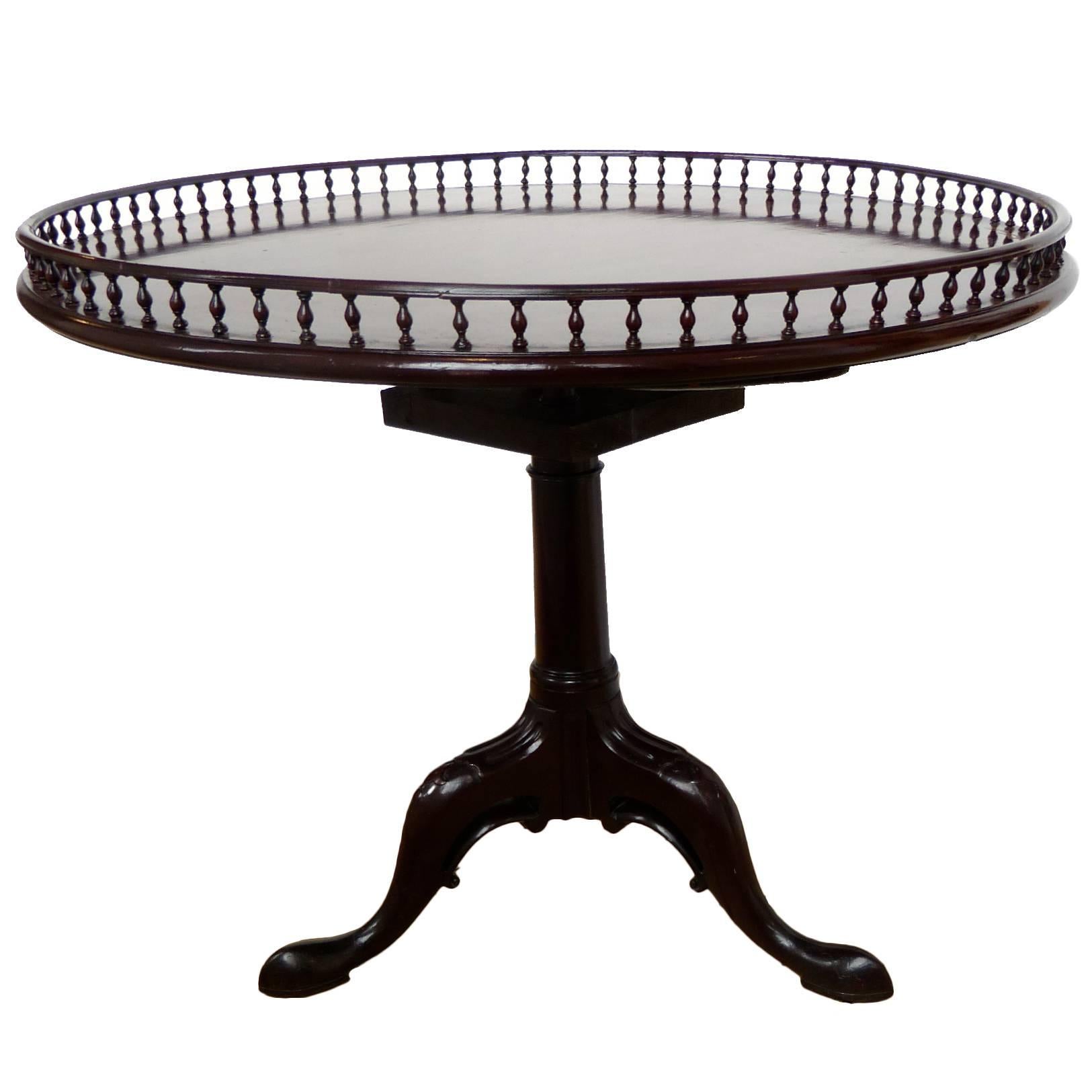Large George III Mid-18th Century Tripod Tilt-Top Table For Sale