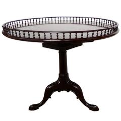 Antique Large George III Mid-18th Century Tripod Tilt-Top Table