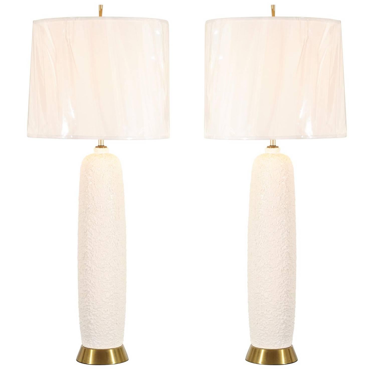 Spectacular Pair of Stippled Porcelain and Brass Lamps, Italy, circa 1960 For Sale