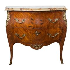 Style Louis XV Commode