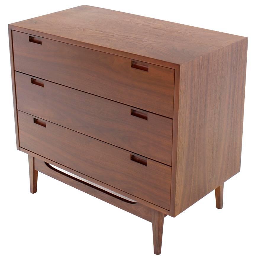 Very Nice Mid-Century Modern Walnut Three-Drawer Bachelor Chest For Sale