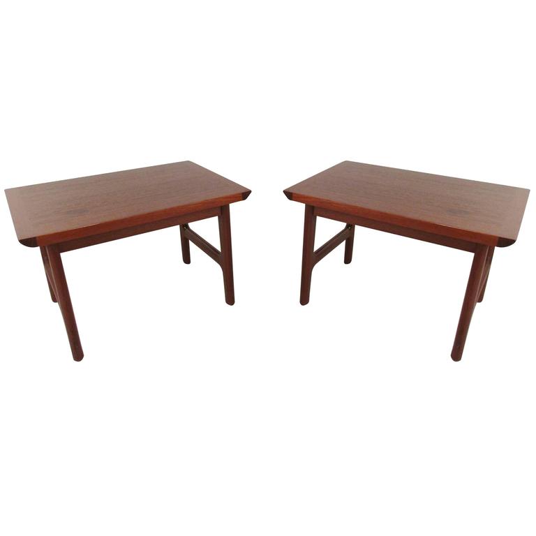 Pair of Scandinavian Modern Teak End Tables For Sale at 1stDibs