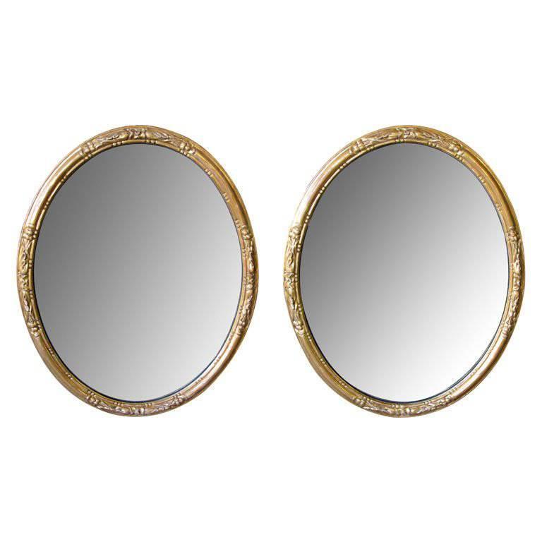 Elegant Pair of French Napoleon III Carved Giltwood Oval Mirrors