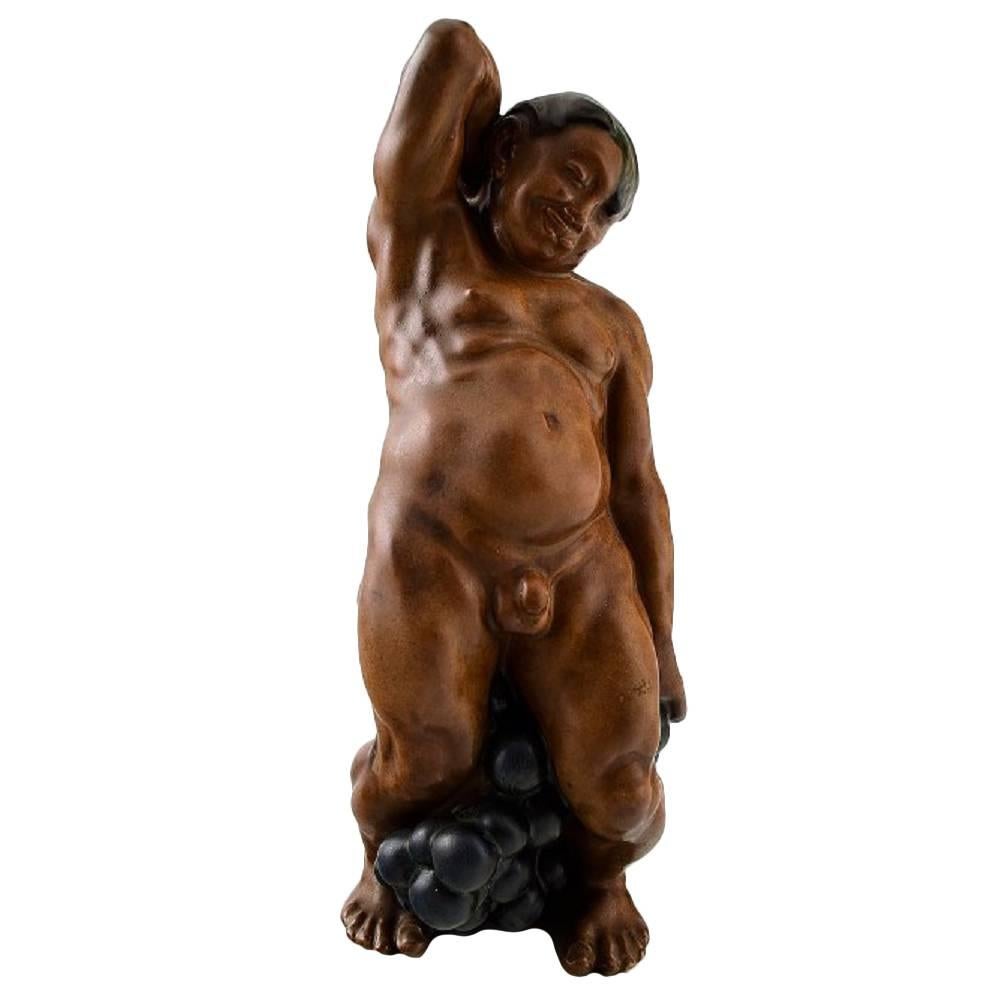 Figurine Bing & Grondahl d'un homme debout avec des raisins par Kai Nielsen en vente