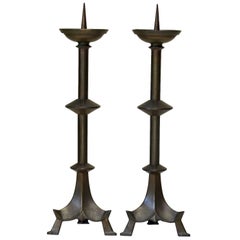 Paire de chandeliers en laiton, France, vers les années 1920