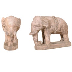 Paire d'éléphants coloniaux britanniques éclectiques en terre cuite du 20e siècle en rose pâle