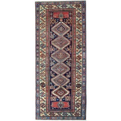 Tapis de couloir ancien en laine orientale du Caucase fabriqué à la main, en vente