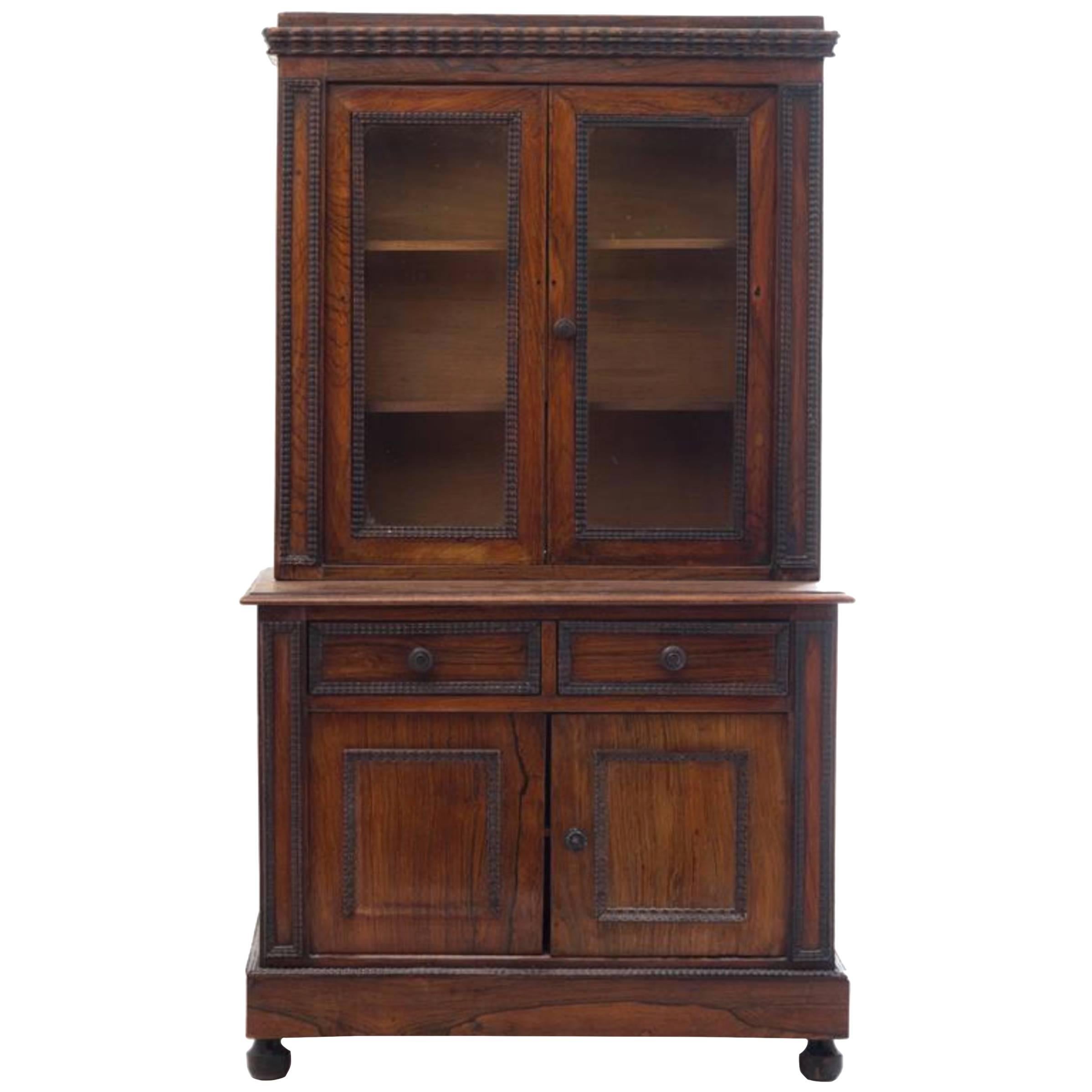 Charmante petite armoire anglaise du 19ème siècle en bois de rose