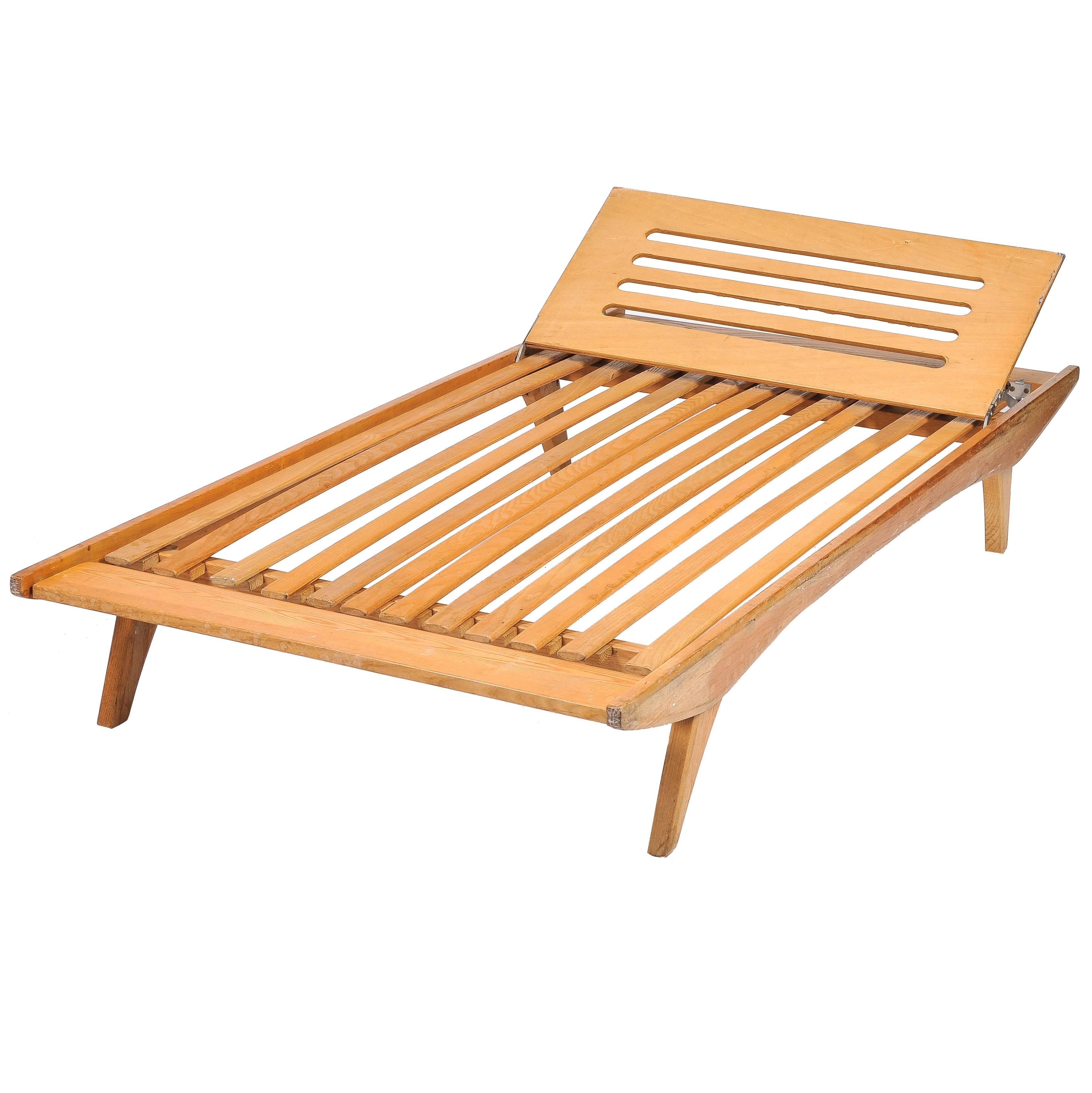 Mid-century Vintage Scandinavian Swiss Design Light Oak wood Holma Daybed For Sale