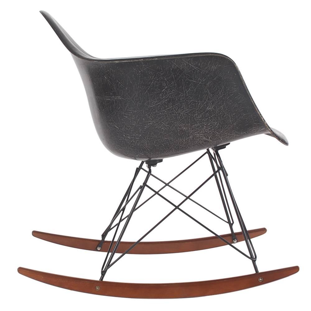 Mid-Century Eames for Herman Miller Fiberglass Rocking Lounge Chair in Black