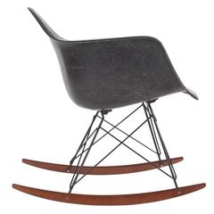 Mid-Century Eames for Herman Miller Fiberglass Rocking Lounge Chair in Black