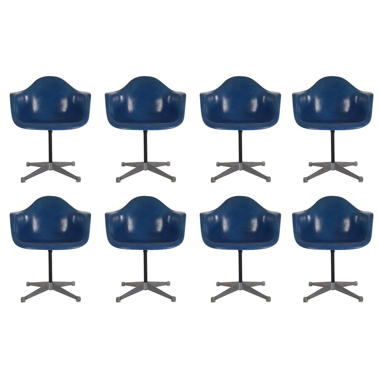 Mid-Century Charles Eames Herman Miller Fiberglass Dining Chairs in Royal Blue