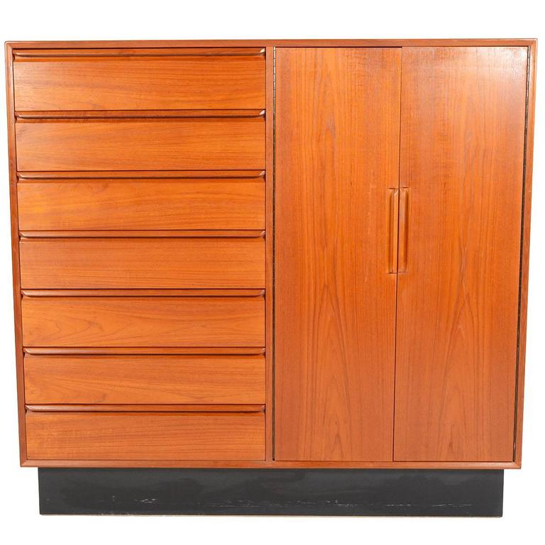 Large Teak Gentleman's Dresser by Westnofa at 1stDibs