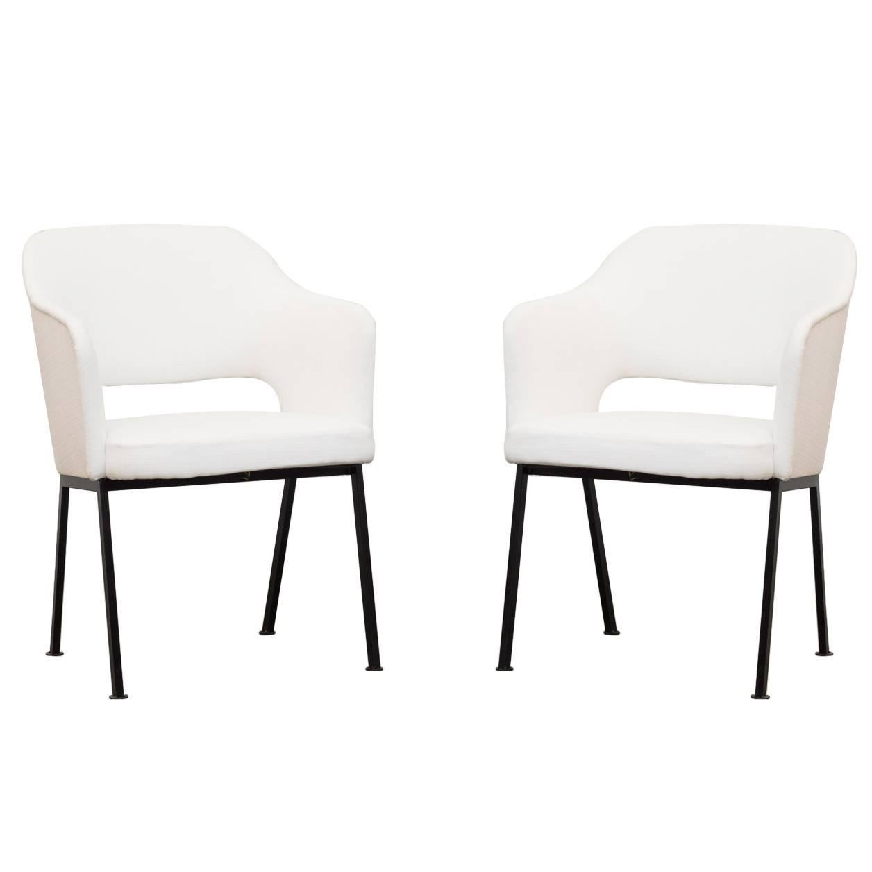 Pair of Saarinen Inspired AP Originals 1960s Armchairs in White