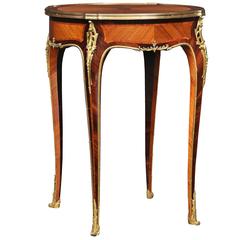 Table d'appoint française du 19ème siècle de style Louis XV en bois de roi et ormolu signée Linke