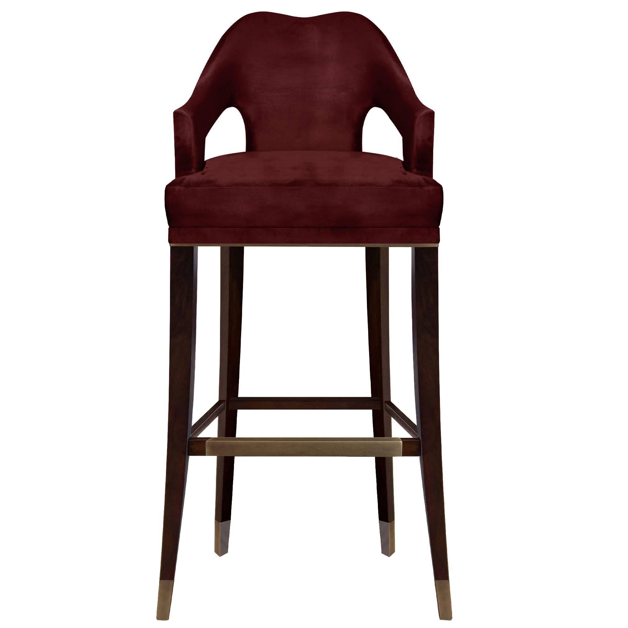 Tabouret de bar vingt avec velours de coton et chêne et laiton vieilli en vente