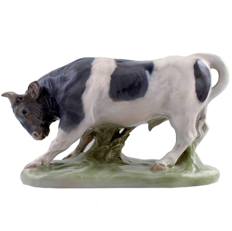 Royal Copenhagen Nummer 1195 Großer Stier:: entworfen von Knud Kyhn