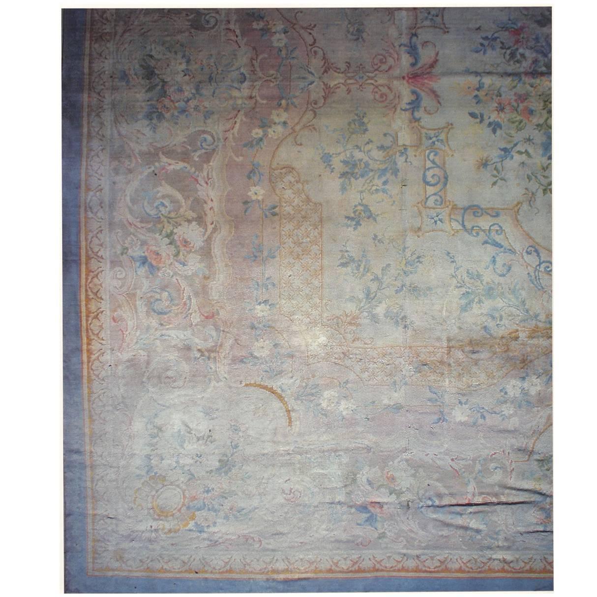 Authentique tapis de Savonnerie ancien surdimensionné