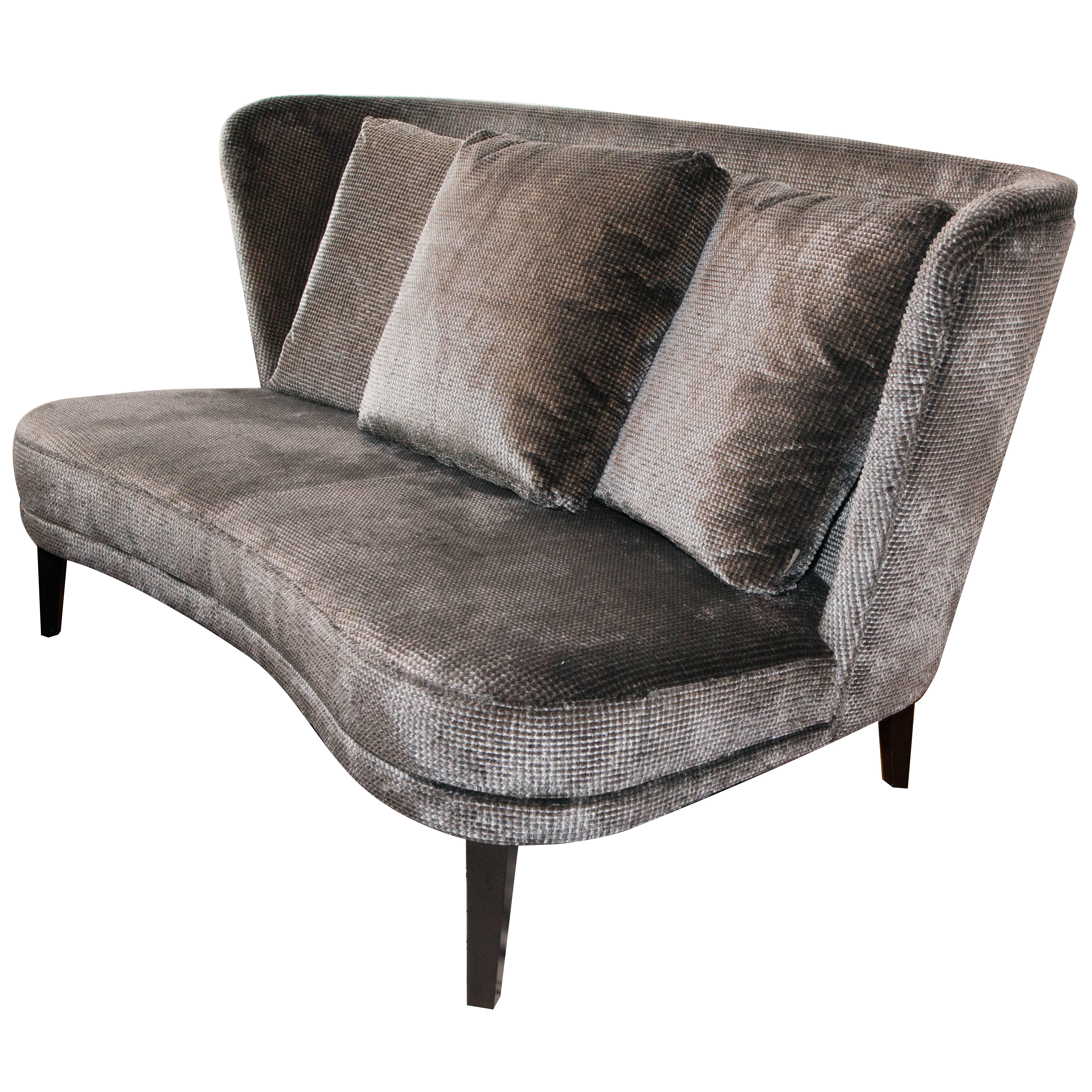 A stunning contemporary model with a graceful, rounded back, this Gabriel lounge has an agreeable seat depth that can be modulated with its independent back cushions for optimal comfort. Upholstered in exclusive cut silk European velvet with a