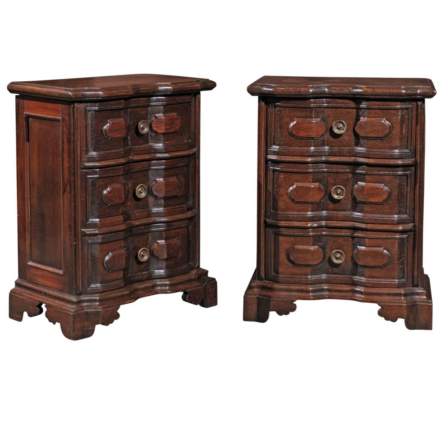 Pair of Petite Italian Commodes with Crossbow Profile and Drawers from the 1930s