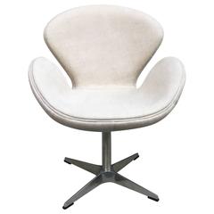 Swan Chair by Arne Jacobsen 10