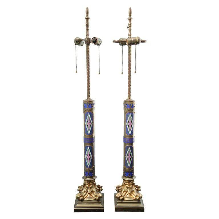 Paire de lampes de table du mouvement esthétique en cloisonné et bronze en vente