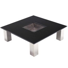 Grande table basse carrée en granit noir avec plateau central en forme de jardinière chromée
