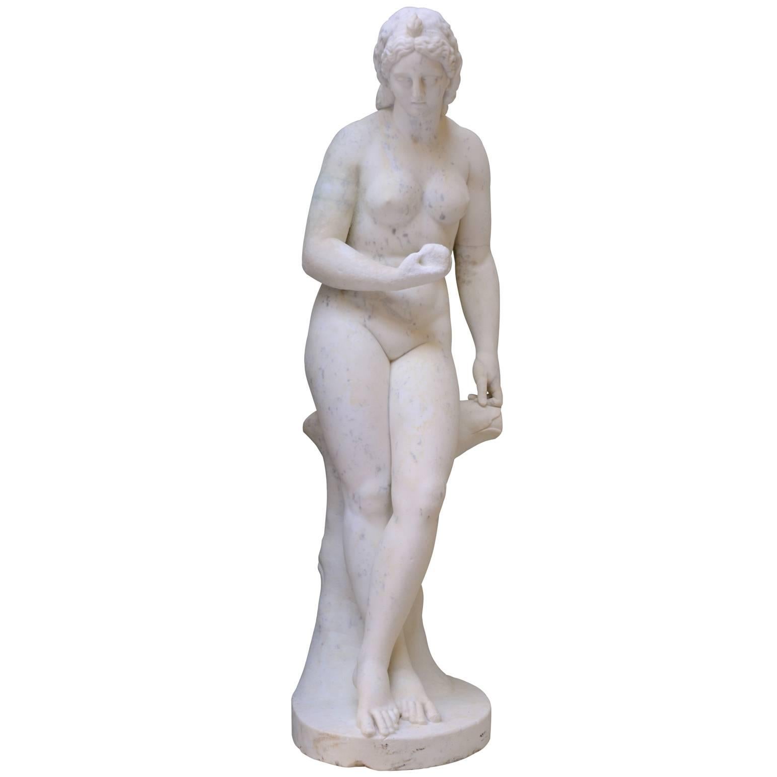 Important Carrara Marble Statue of Venus with Apple, 18th Century For Sale