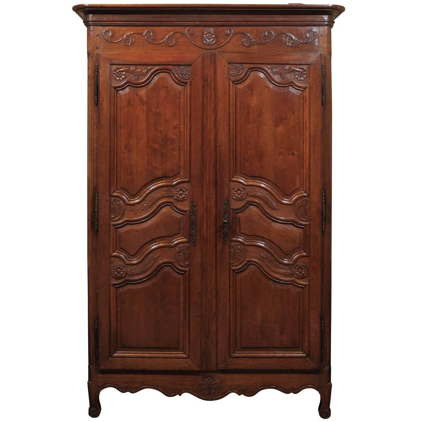 Small 19th Century Oak Armoire from Brittany, circa 1800 For Sale