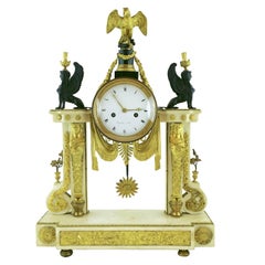 Pendule de cheminée Louis XVI en bronze doré et marbre Portico marquée Bergmiller à Paris