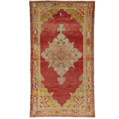 Türkischer Oushak-Teppich im traditionellen, rustikalen Stil, Vintage