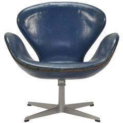 Arne Jacobsen Swan Chair in Original Blue Leather by Fritz Hansen