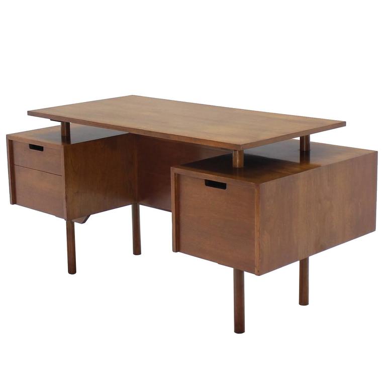 Mid Century Walnut Desk For At 1stdibs Mid Century Modern Glenn Of California Suspended Top Walnut Desk