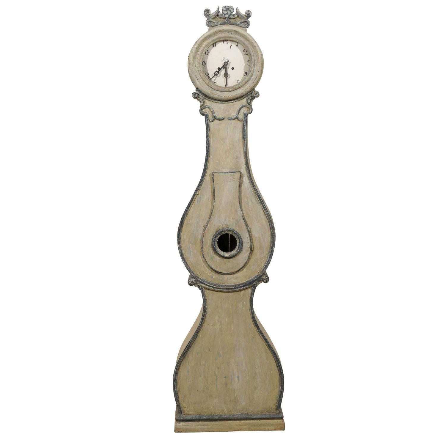 Fryksdahl Swedish Clock from Värmland, 19th Century with Nicely Carved Crest