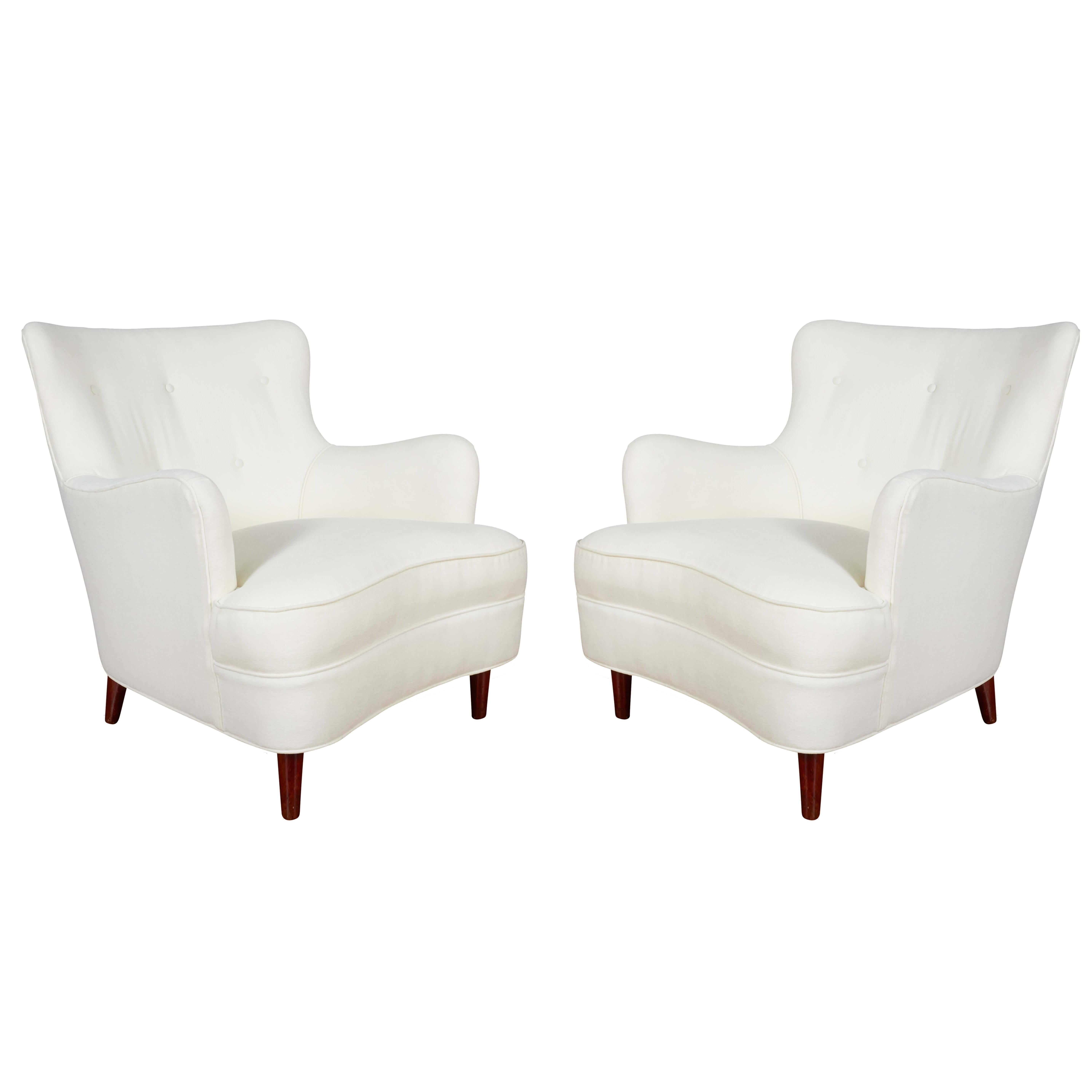 Pair of Mid-Century Italian Wingback Armchairs in White Chenille