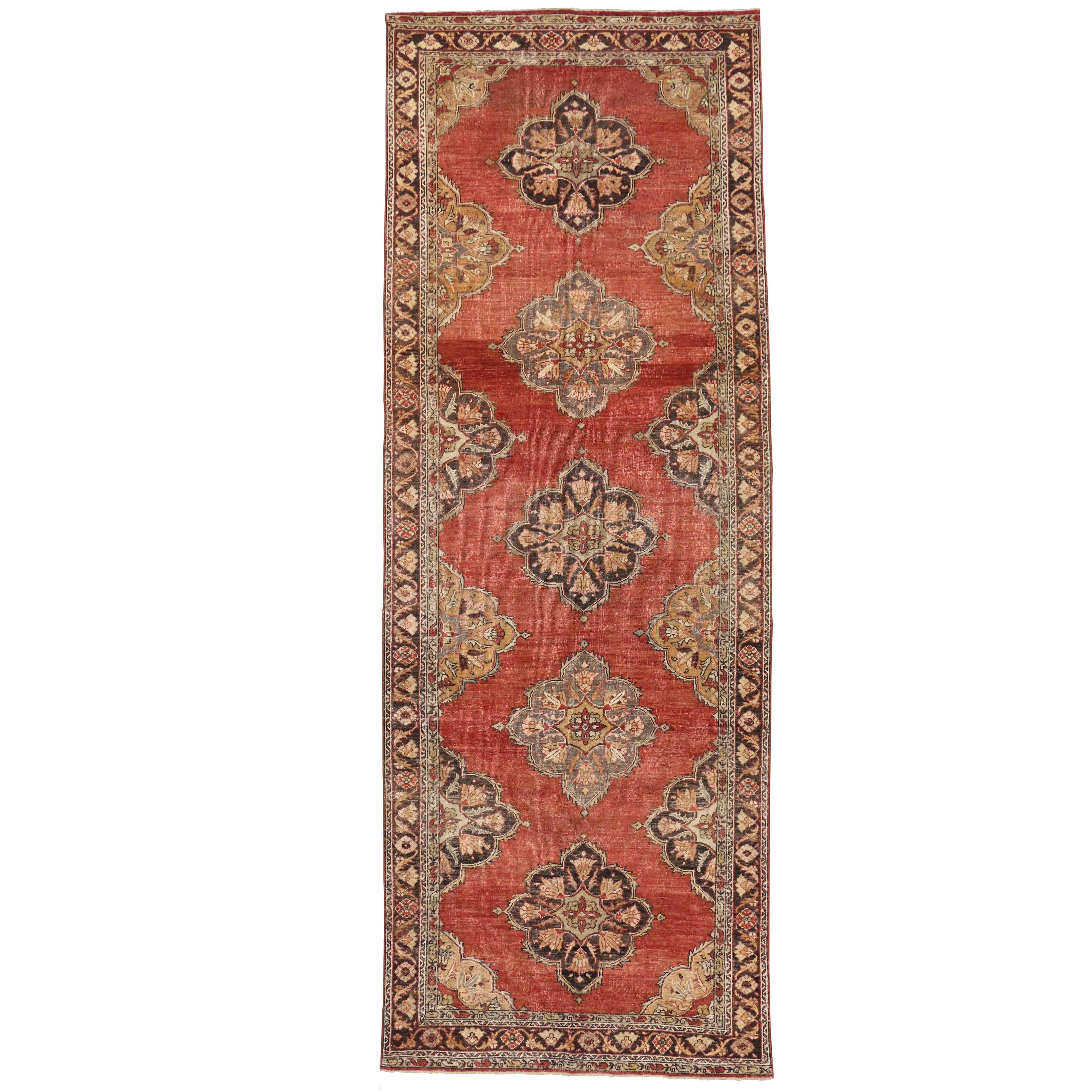 Tapis de couloir vintage turc Oushak de style traditionnel moderne