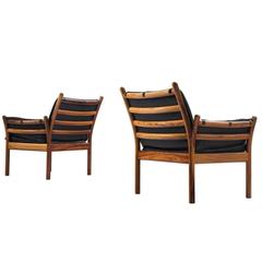 Illum Wikkelsø - Ensemble de deux chaises longues en palissandre massif et cuir noir