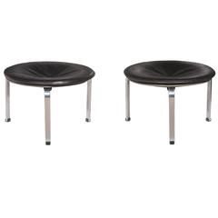 Beautiful Patinated Leather Pair of Vintage PK 33 Stools by Poul Kjærholm
