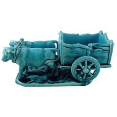 Chariot à bœufs en majolique turquoise Clement Massier, vers 1900