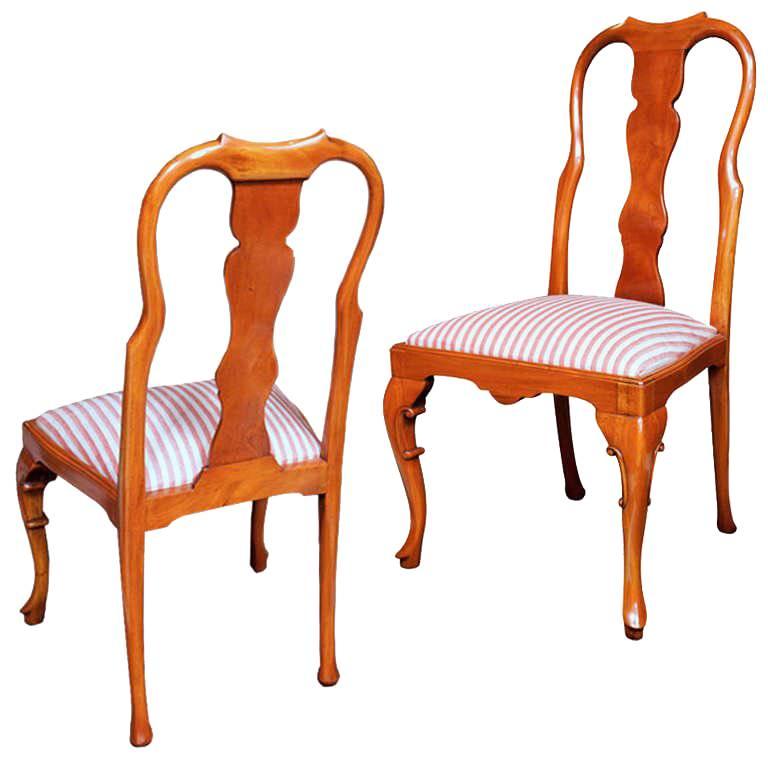 Walnut Queen Anne Style Chair