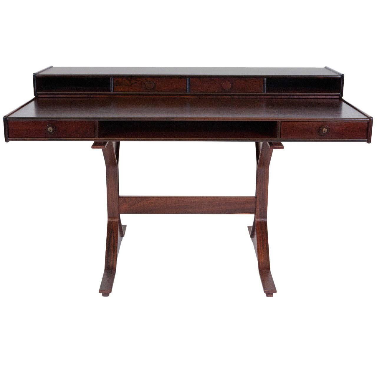 Schreibtisch aus Palisanderholz von Gianfranco Frattini im Angebot